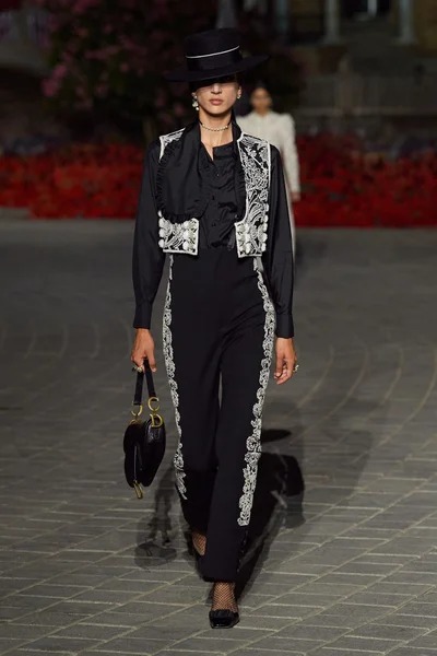 Look 9